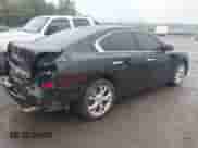 2014 Nissan Maxima S z VIN 1N4AA5AP9EC905908, wystawiony jako IAAI lot #43253021 z przebiegiem 118 012 mil mil oraz . Historia ofert i sprzedaży dostępna na DreamBid. Obrazek 4.