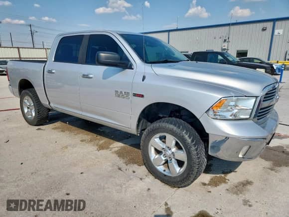 2015 Ram 1500 Lone Star z VIN 1C6RR7LM7FS707489, wystawiony jako Copart lot #80517005 z przebiegiem 161 671 mil mil oraz Szkoda całkowita • Salvage title. Historia ofert i sprzedaży dostępna na DreamBid. Obrazek 4.