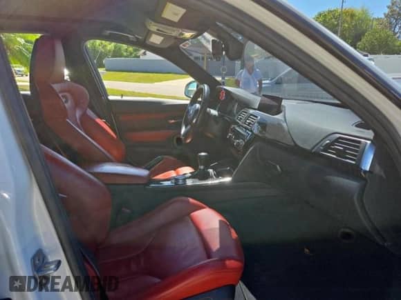 2018 BMW M3 с VIN WBS8M9C57J5J78309, выставлен на аукционе Copart как лот 49885395 с пробегом 21 954 миль миль и Списание • Salvage title. История ставок и продаж доступна на DreamBid. Изображение 5.