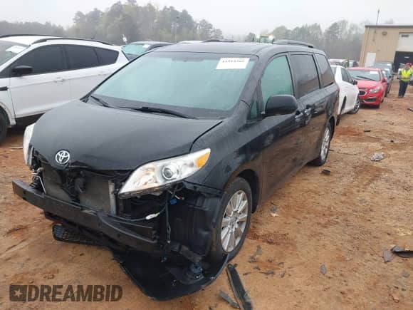 2012 Toyota Sienna XLE with VIN 5TDDK3DC3CS030466, listed as a IAAI auction lot 41914368 with 174,512 mi miles and . Bid and sale history available at DreamBid. Image 2.