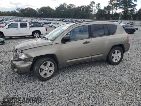 2008 Jeep Compass Sport с VIN 1J8FT47098D660985, выставлен на аукционе Copart как лот 82090525 с пробегом 140 750 миль миль и Списание • Salvage title. История ставок и продаж доступна на DreamBid. Изображение 1.