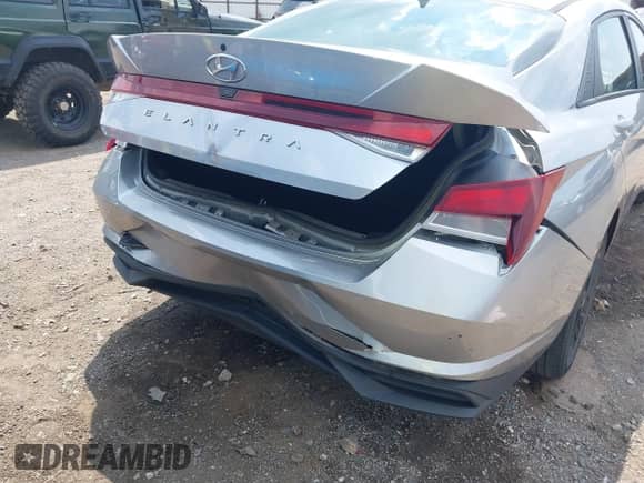 2021 Hyundai Elantra SEL с VIN 5NPLM4AG5MH008477, выставлен на аукционе IAAI как лот 42886500 с пробегом 76 720 миль миль и . История ставок и продаж доступна на DreamBid. Изображение 6.