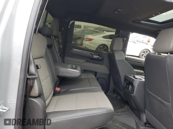 2025 Chevrolet Silverado 1500 z VIN 3GCUKHE81SG131512, wystawiony jako Copart lot #53326985 z przebiegiem 2 852 mil mil oraz Szkoda całkowita • Salvage title. Historia ofert i sprzedaży dostępna na DreamBid. Obrazek 10.