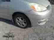 2004 Toyota Sienna XLE z VIN 5TDBA22C24S012372, wystawiony jako IAAI lot #37033120 z przebiegiem 249 792 mil mil oraz . Historia ofert i sprzedaży dostępna na DreamBid. Obrazek 6.