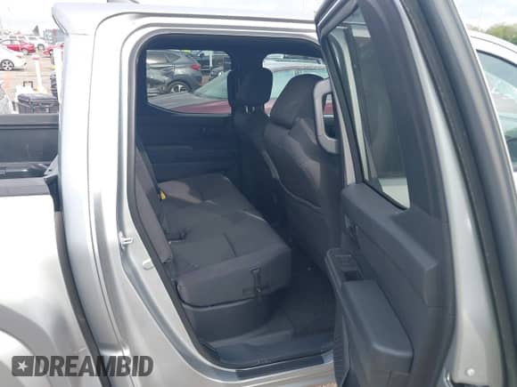 2024 Toyota Tacoma SR5 z VIN 3TMKB5FN2RM000305, wystawiony jako IAAI lot #42108145 z przebiegiem Nie podano mil oraz . Historia ofert i sprzedaży dostępna na DreamBid. Obrazek 8.