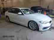 2018 BMW 3 Series 320i xDrive z VIN WBA8E5G56JNU45704, wystawiony jako Copart lot #68655805 z przebiegiem 59 962 mil mil oraz Szkoda całkowita • Salvage title. Historia ofert i sprzedaży dostępna na DreamBid. Obrazek 4.