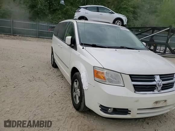 2010 Dodge Grand Caravan SXT z VIN 2D4RN5D17AR499253, wystawiony jako Copart lot #69954035 z przebiegiem 153 984 mil mil oraz Szkoda całkowita • Salvage title. Historia ofert i sprzedaży dostępna na DreamBid. Obrazek 14.