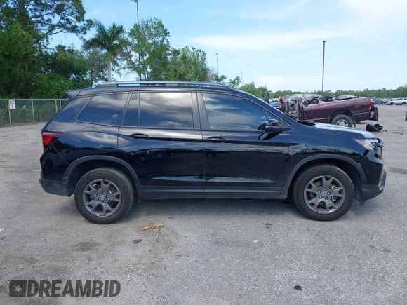 2024 Honda Passport TrailSport with VIN 5FNYF8H6XRB000224, listed as a IAAI auction lot 42350075 with 43,937 mi miles and . Bid and sale history available at DreamBid. Image 14.