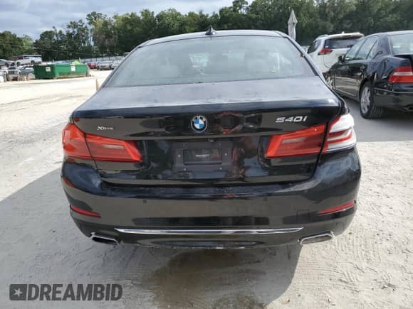 2019 BMW 5 Series 540i xDrive z VIN WBAJE7C53KWW29142, wystawiony jako Copart lot #80081955 z przebiegiem Nie podano mil oraz Szkoda całkowita • Salvage title. Historia ofert i sprzedaży dostępna na DreamBid. Obrazek 6.