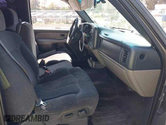 2002 Chevrolet Suburban LT z VIN 3GNGC26U92G314585, wystawiony jako IAAI lot #41859042 z przebiegiem Nie podano mil oraz . Historia ofert i sprzedaży dostępna na DreamBid. Obrazek 5.