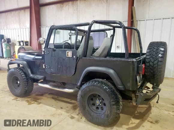1992 Jeep Wrangler с VIN 2J4FY19P3NJ560755, выставлен на аукционе Copart как лот 58631855 с пробегом 191 233 миль миль и Чистый • Clean title. История ставок и продаж доступна на DreamBid. Изображение 2.