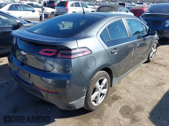2013 Chevrolet Volt z VIN 1G1RH6E44DU147749, wystawiony jako IAAI lot #43483546 z przebiegiem 106 944 mil mil oraz . Historia ofert i sprzedaży dostępna na DreamBid. Obrazek 4.