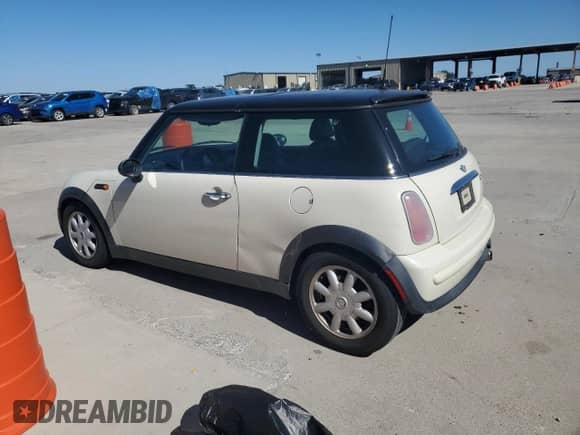 2004 MINI Hardtop с VIN WMWRC33494TJ59809, выставлен на аукционе Copart как лот 87088565 с пробегом 184 742 миль миль и Списание • Salvage title. История ставок и продаж доступна на DreamBid. Изображение 2.