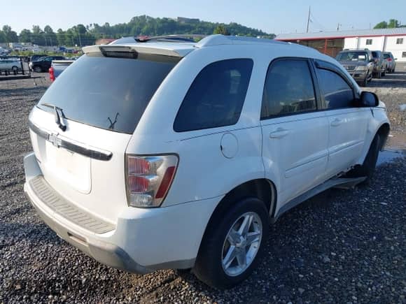 2005 Chevrolet Equinox LT с VIN 2CNDL63F356134328, выставлен на аукционе IAAI как лот 42777368 с пробегом 204 091 миль миль и . История ставок и продаж доступна на DreamBid. Изображение 4.