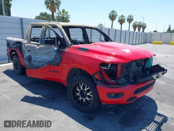 2020 Ram 1500 Lone Star z VIN 1C6RREFTXLN238691, wystawiony jako IAAI lot #42478238 z przebiegiem Nie podano mil oraz . Historia ofert i sprzedaży dostępna na DreamBid. Obrazek 1.