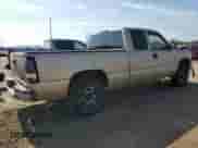 2005 Chevrolet Silverado 1500 Work Truck z VIN 1GCEC19V25Z222771, wystawiony jako Copart lot #81264215 z przebiegiem 179 441 mil mil oraz Czysty tytuł • Clean title. Historia ofert i sprzedaży dostępna na DreamBid. Obrazek 3.