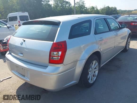 2005 Dodge Magnum SE with VIN 2D4FV48T95H515229, listed as a IAAI auction lot 42864417 with 94,622 mi miles and . Bid and sale history available at DreamBid. Image 4.