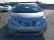 2014 Toyota Sienna XLE с VIN 5TDYK3DC9ES468879, выставлен на аукционе IAAI как лот 43021345 с пробегом 73 552 миль миль и . История ставок и продаж доступна на DreamBid. Изображение 12.