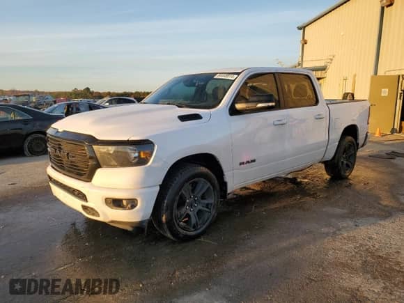 2021 Ram 1500 Big Horn z VIN 1C6RREFT9MN769009, wystawiony jako Copart lot #84448914 z przebiegiem 86 631 mil mil oraz Czysty tytuł • Clean title. Historia ofert i sprzedaży dostępna na DreamBid. Obrazek 1.