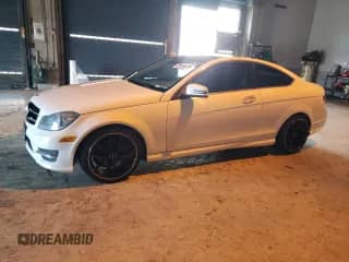2015 Mercedes-Benz C 250 with VIN WDDGJ4HB2FG369358, listed as a Copart auction lot 82510295 with 140,920 mi miles and Clean title. Bid and sale history available at DreamBid. Image 1.