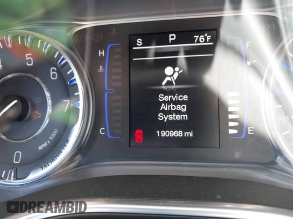 2015 Chrysler 200 LX с VIN 1C3CCCFB3FN735358, выставлен на аукционе IAAI как лот 42849036 с пробегом 190 968 миль миль и . История ставок и продаж доступна на DreamBid. Изображение 16.