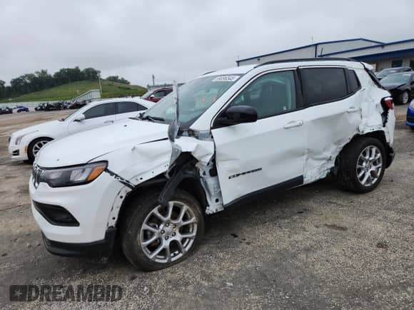 2022 Jeep Compass Latitude Lux с VIN 3C4NJDFB1NT215738, выставлен на аукционе Copart как лот 69096545 с пробегом 42 791 миль миль и Списание • Salvage title. История ставок и продаж доступна на DreamBid. Изображение 1.