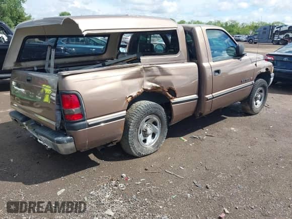 2001 Dodge 1500 Work Special с VIN 1B7HC16X11S227370, выставлен на аукционе IAAI как лот 42221026 с пробегом 124 934 миль миль и . История ставок и продаж доступна на DreamBid. Изображение 4.