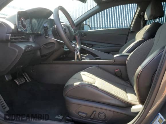 2024 Hyundai Elantra N Line z VIN KMHLR4DF4RU711811, wystawiony jako Copart lot #82068125 z przebiegiem 15 505 mil mil oraz Czysty tytuł • Clean title. Historia ofert i sprzedaży dostępna na DreamBid. Obrazek 7.