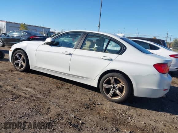 2013 BMW 3 Series 328i xDrive with VIN WBA3B3C51DF530686, listed as a IAAI auction lot 43549270 with 223,276 mi miles and . Bid and sale history available at DreamBid. Image 14.