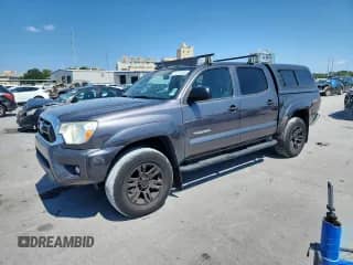 2015 Toyota Tacoma PreRunner z VIN 5TFJU4GN1FX072987, wystawiony jako Copart lot #71275295 z przebiegiem 152 011 mil mil oraz Szkoda całkowita • Salvage title. Historia ofert i sprzedaży dostępna na DreamBid. Obrazek 1.