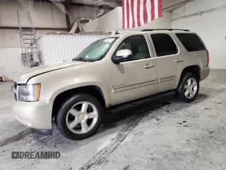 2007 Chevrolet Tahoe LTZ z VIN 1GNFK13067R239569, wystawiony jako Copart lot #84223475 z przebiegiem Nie podano mil oraz Szkoda całkowita • Salvage title. Historia ofert i sprzedaży dostępna na DreamBid. Obrazek 1.