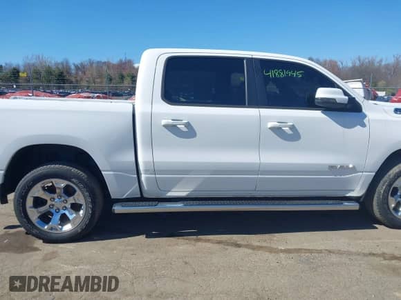 2024 Ram 1500 Big Horn z VIN 1C6SRFFT8RN107517, wystawiony jako IAAI lot #41881945 z przebiegiem 26 396 mil mil oraz . Historia ofert i sprzedaży dostępna na DreamBid. Obrazek 14.