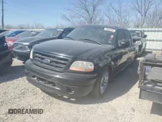 2002 Ford F-150 Harley Davidson z VIN 1FTRW07372KC96180, wystawiony jako Copart lot #48062885 z przebiegiem Nie podano mil oraz Czysty tytuł • Clean title. Historia ofert i sprzedaży dostępna na DreamBid. Obrazek 1.