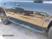 2018 Chevrolet Tahoe LT z VIN 1GNSKBKC9JR202765, wystawiony jako IAAI lot #43149820 z przebiegiem 79 113 mil mil oraz . Historia ofert i sprzedaży dostępna na DreamBid. Obrazek 20.