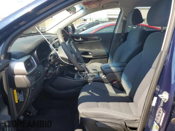 2018 Kia Sorento LX z VIN 5XYPGDA56JG419042, wystawiony jako Copart lot #70549065 z przebiegiem 143 064 mil mil oraz Szkoda całkowita • Salvage title. Historia ofert i sprzedaży dostępna na DreamBid. Obrazek 7.