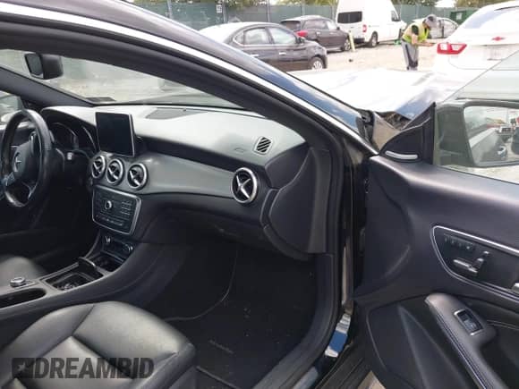 2015 Mercedes-Benz CLA 250 с VIN WDDSJ4EB9FN168258, выставлен на аукционе IAAI как лот 43123003 с пробегом 56 709 миль миль и . История ставок и продаж доступна на DreamBid. Изображение 5.