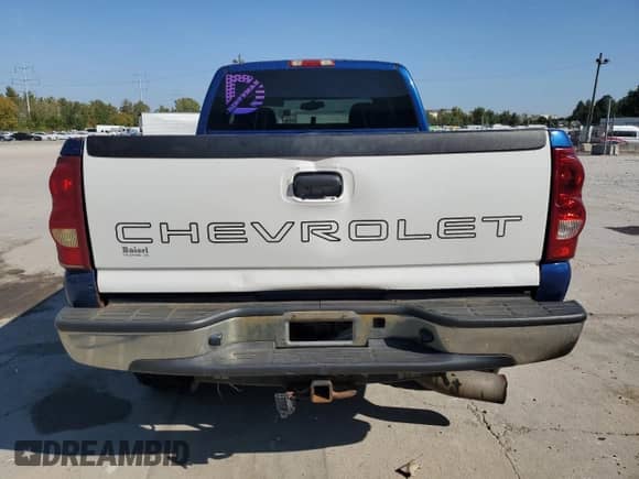 2003 Chevrolet Silverado 2500HD LT z VIN 1GCHK29183E120978, wystawiony jako Copart lot #81241735 z przebiegiem 306 355 mil mil oraz Szkoda całkowita • Salvage title. Historia ofert i sprzedaży dostępna na DreamBid. Obrazek 6.