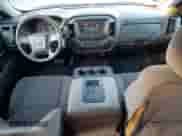 2018 GMC Sierra 1500 z VIN 1GTR1LEC3JZ341513, wystawiony jako Copart lot #77564244 z przebiegiem 56 873 mil mil oraz Szkoda całkowita • Salvage title. Historia ofert i sprzedaży dostępna na DreamBid. Obrazek 8.