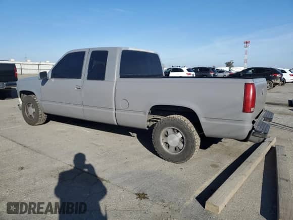 1995 GMC Sierra 1500 z VIN 2GTEC19K1S1532470, wystawiony jako Copart lot #44552745 z przebiegiem 213 639 mil mil oraz Szkoda całkowita • Salvage title. Historia ofert i sprzedaży dostępna na DreamBid. Obrazek 2.