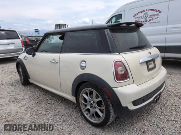 2009 MINI Hardtop S with VIN WMWMF73569TW87347, listed as a Copart auction lot 59445035 with 118,336 mi miles and Salvage title. Bid and sale history available at DreamBid. Image 2.
