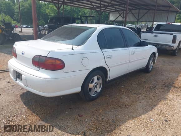 2005 Chevrolet Malibu Classic z VIN 1G1ND52F95M215328, wystawiony jako IAAI lot #42401427 z przebiegiem 109 180 mil mil oraz . Historia ofert i sprzedaży dostępna na DreamBid. Obrazek 4.