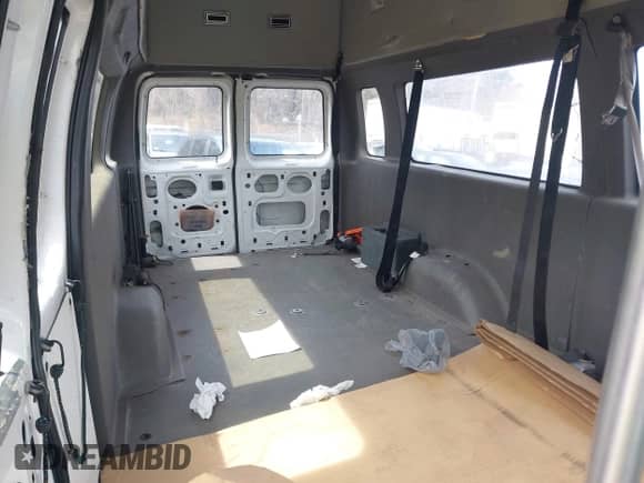 2008 Ford Econoline Cargo Commercial z VIN 1FTNS24W28DB54840, wystawiony jako IAAI lot #41966034 z przebiegiem 85 087 mil mil oraz . Historia ofert i sprzedaży dostępna na DreamBid. Obrazek 8.