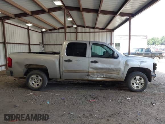 2011 Chevrolet Silverado 1500 LT z VIN 3GCPCSE09BG376866, wystawiony jako IAAI lot #42879597 z przebiegiem 151 988 mil mil oraz . Historia ofert i sprzedaży dostępna na DreamBid. Obrazek 13.