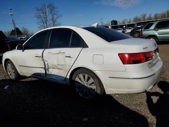 2009 Hyundai Sonata SE с VIN 5NPEU46F19H529339, выставлен на аукционе Copart как лот 42362565 с пробегом 121 909 миль миль и Списание • Salvage title. История ставок и продаж доступна на DreamBid. Изображение 2.