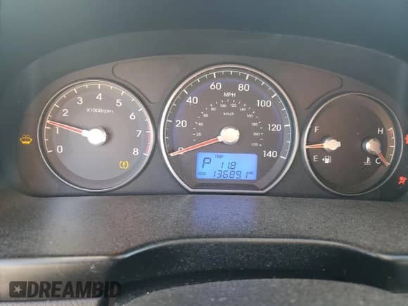 2011 Hyundai Santa Fe SE z VIN 5XYZH4AG8BG017645, wystawiony jako Copart lot #55505695 z przebiegiem 136 891 mil mil oraz Szkoda całkowita • Salvage title. Historia ofert i sprzedaży dostępna na DreamBid. Obrazek 9.