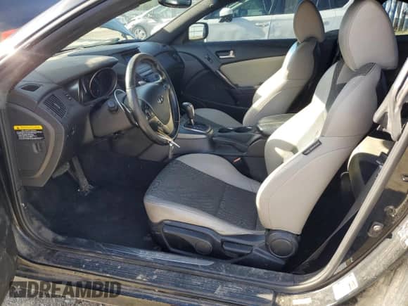 2015 Hyundai Genesis Coupe R-Spec z VIN KMHHU6KJ1FU123710, wystawiony jako Copart lot #56654185 z przebiegiem 152 595 mil mil oraz Czysty tytuł • Clean title. Historia ofert i sprzedaży dostępna na DreamBid. Obrazek 7.