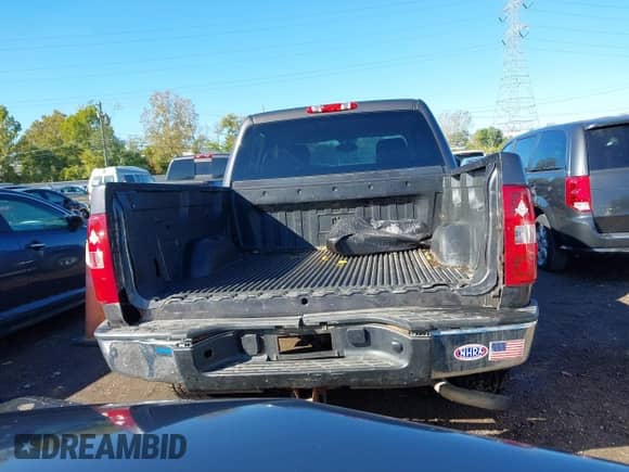 2011 Chevrolet Silverado 1500 LS z VIN 3GCPKREA0BG113816, wystawiony jako IAAI lot #43467974 z przebiegiem 208 253 mil mil oraz . Historia ofert i sprzedaży dostępna na DreamBid. Obrazek 17.