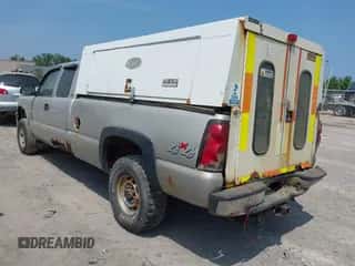 2005 Chevrolet Silverado 3500 z VIN 1GCHK39265E143189, wystawiony jako IAAI lot #42795624 z przebiegiem 312 601 mil mil oraz . Historia ofert i sprzedaży dostępna na DreamBid. Obrazek 3.