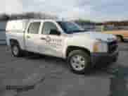 2010 Chevrolet Silverado 1500 1HY z VIN 3GCXCUEJ7AG258219, wystawiony jako Copart lot #88211585 z przebiegiem 208 046 mil mil oraz Szkoda całkowita • Salvage title. Historia ofert i sprzedaży dostępna na DreamBid. Obrazek 4.