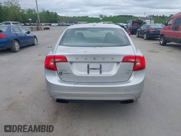 2015 Volvo S60 T5 Premier с VIN YV1612TB0F2316022, выставлен на аукционе IAAI как лот 42331989 с пробегом 107 167 миль миль и . История ставок и продаж доступна на DreamBid. Изображение 16.